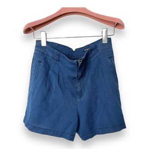Club Monaco Women’s chambray style shorts